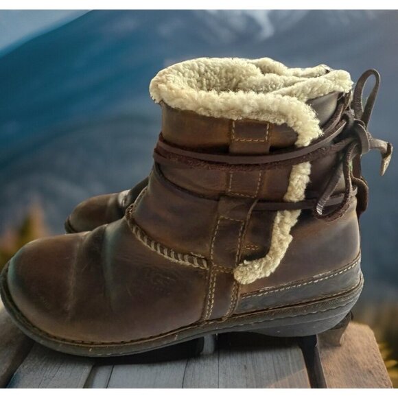 UGG Australia Women’s Brown Leather Shearling Lined Winter Bootie Size 9 Cozy - Picture 1 of 9